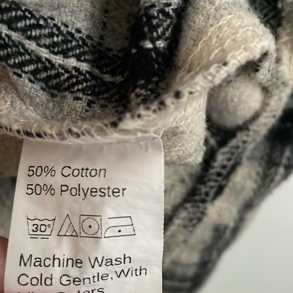 Plaid Shacket  size M - Picture 7 of 8